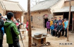 洛阳热电：为扶贫村民拍摄“全家福”
