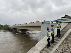 布尔津执法大队“携手爱路护路、共赴美好前路”路政宣传月活动